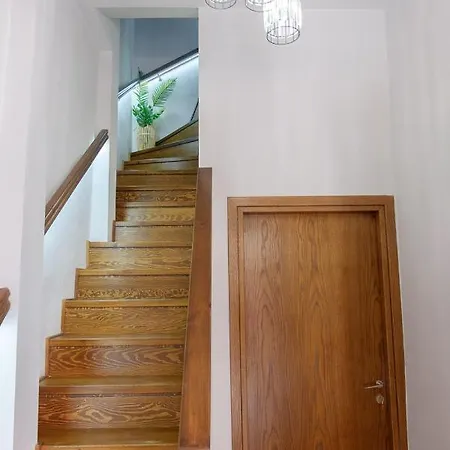 Old Town Boutique Studio's - *