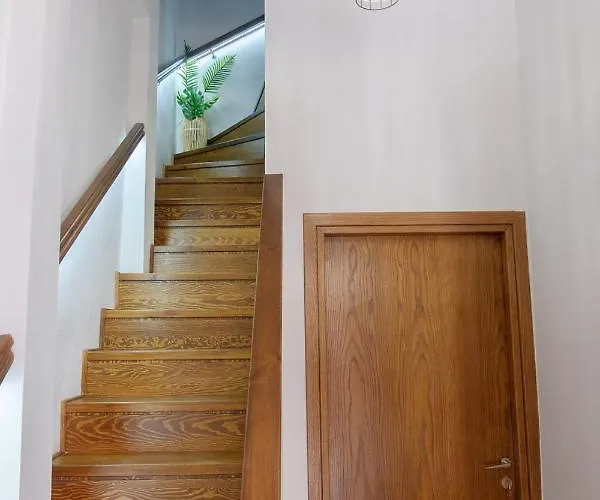 Old Town Boutique Studio's - *