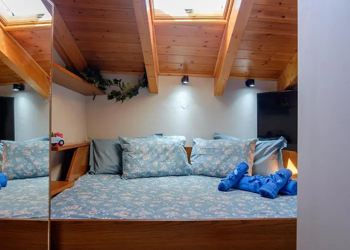 Old Town Boutique Studio's - *