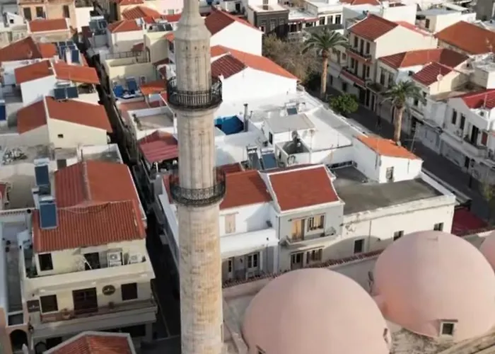 Old Town Boutique Studio's - *